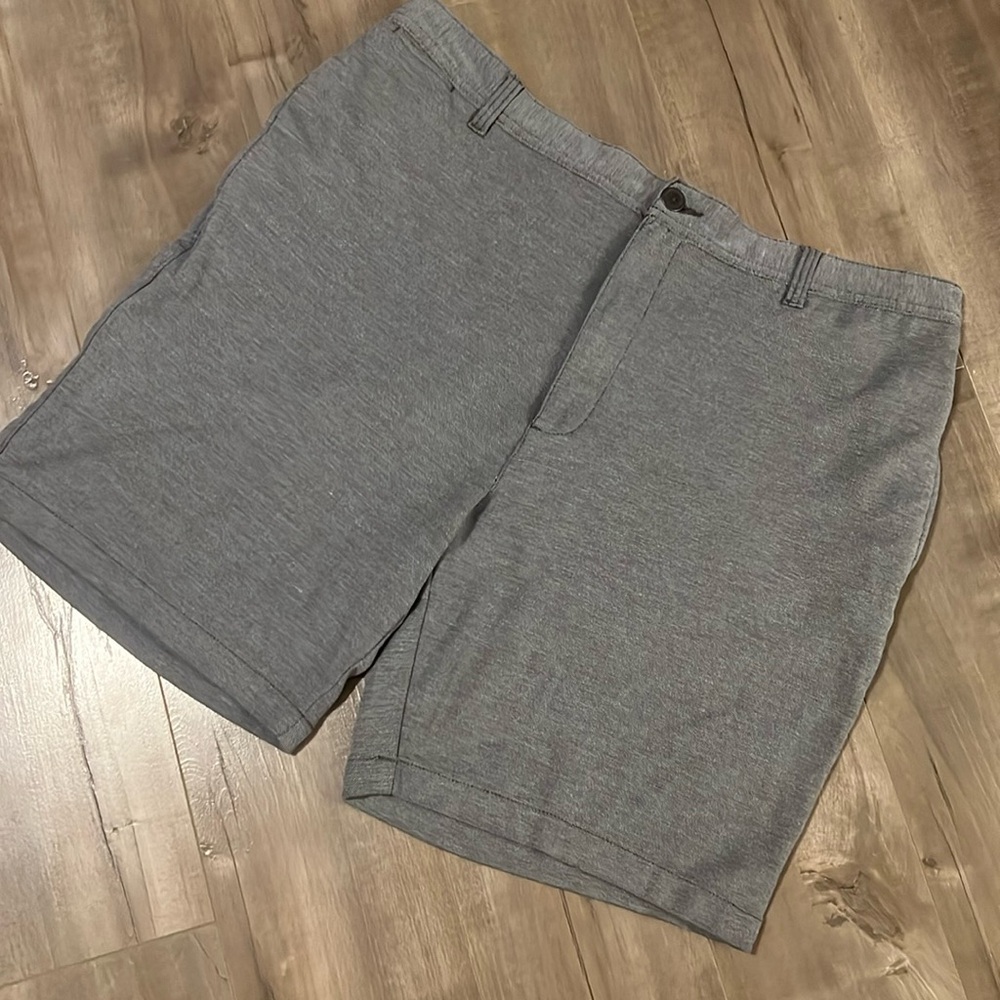 True Nation Men’s size 44 shorts. 67% cotton.  33% Polyester.